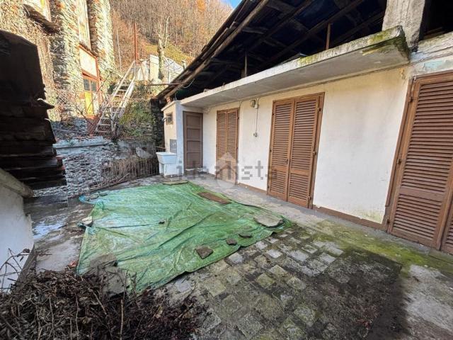 Villetta bifamiliare in vendita di 200 m² in Via Roma, 36