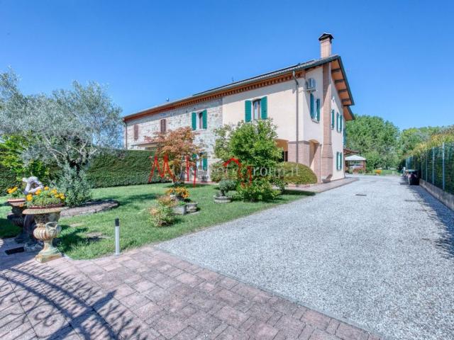 Villetta bifamiliare in vendita di 200 m² in Via Romana Aponense