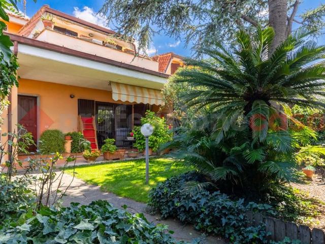 Villetta bifamiliare in vendita di 200 m² in Via Romana Vecchia