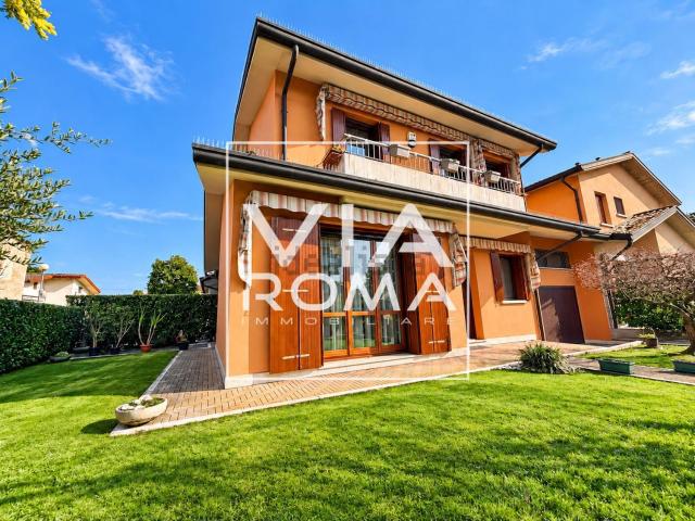 Villetta bifamiliare in vendita di 200 m² in Via Rossignago