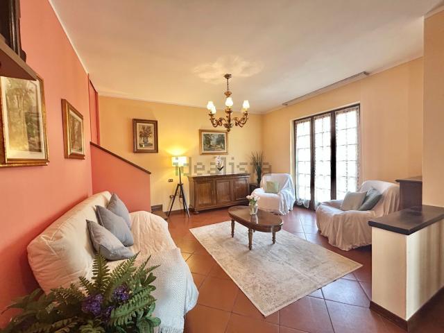 Villetta bifamiliare in vendita di 200 m² in Via Sconzane, 17