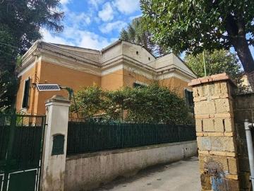 Villetta bifamiliare in vendita di 200 m² in Via San Giacomo dei Capri, 51
