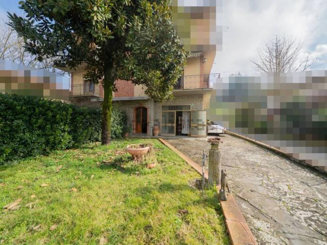 Villetta bifamiliare in vendita di 200 m² in Via Sugherella