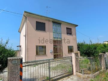 Villetta bifamiliare in vendita di 200 m² in Viale Adriatico, 330