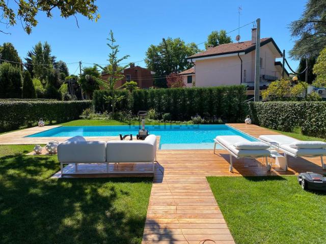 Villetta bifamiliare in vendita di 200 m² in Viale Brigata Treviso
