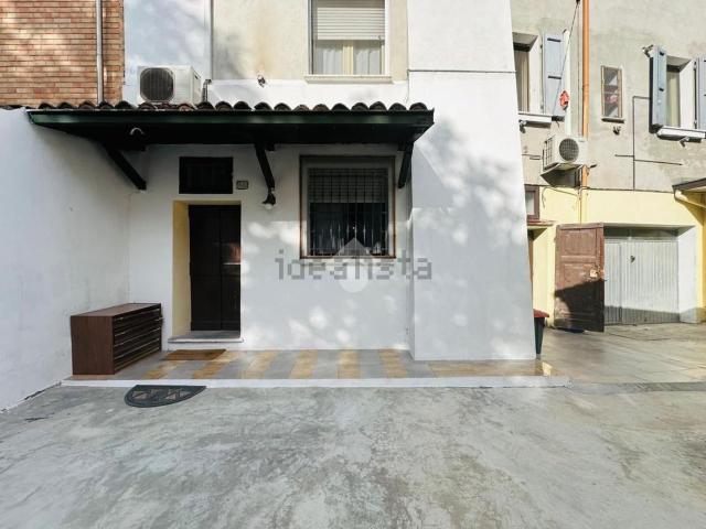 Villetta bifamiliare in vendita di 200 m² in Viale Dante Alighieri, 66