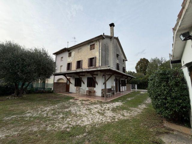 Villetta bifamiliare in vendita di 200 m² in Viale della Liberazione