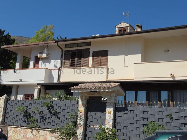Villetta bifamiliare in vendita di 200 m² in Viale della Regione Siciliana Nord Ovest, 11151