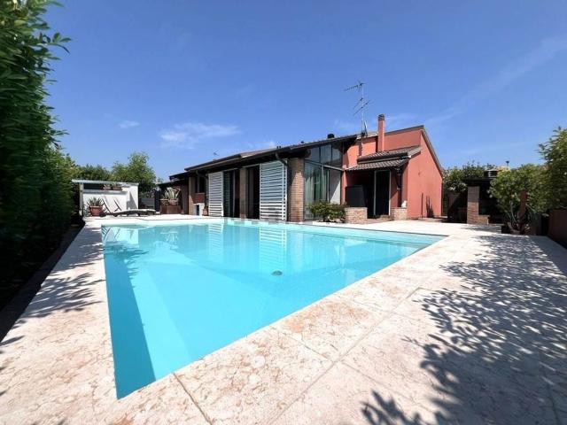 Villetta bifamiliare in vendita di 200 m²