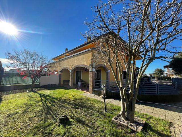 Villetta bifamiliare in vendita di 200 m²