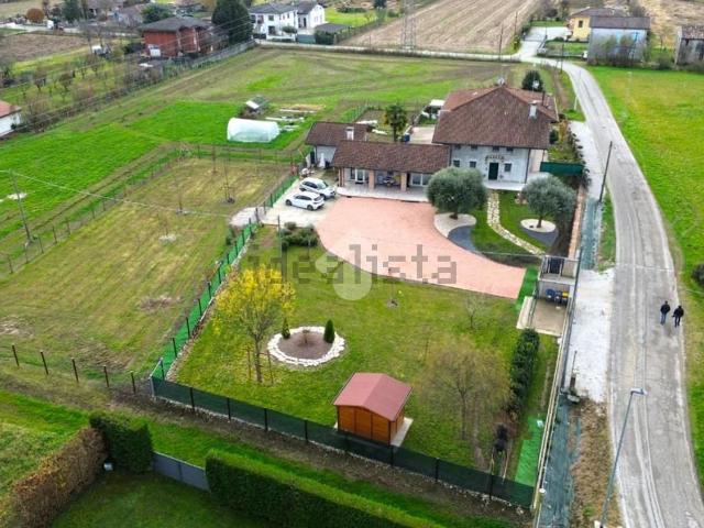 Villetta bifamiliare in vendita di 200 m²