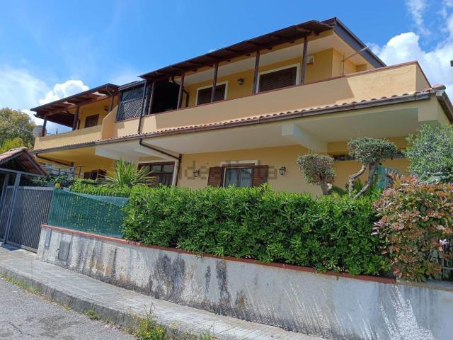 Villetta bifamiliare in vendita di 200 m²