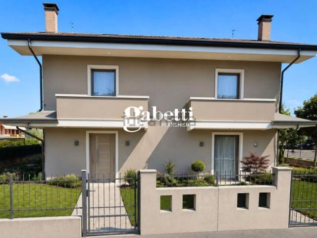 Villetta bifamiliare in vendita di 200 m²