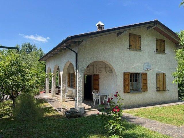 Villetta bifamiliare in vendita di 200 m²