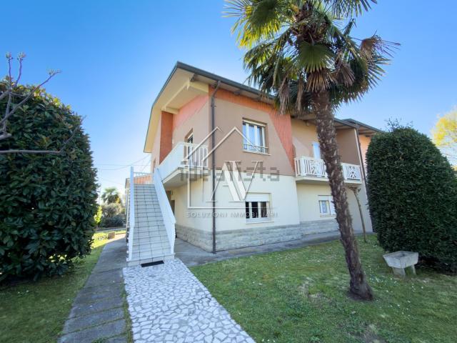 Villetta bifamiliare in vendita di 201 m² in Via 2 Giugno, 44