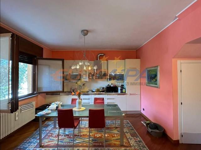 Villetta bifamiliare in vendita di 201 m² in Via Trento, 17