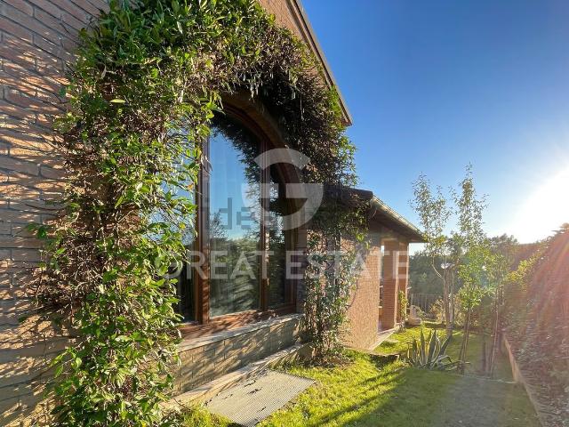 Villetta bifamiliare in vendita di 202 m² in Via Giacomo Matteotti
