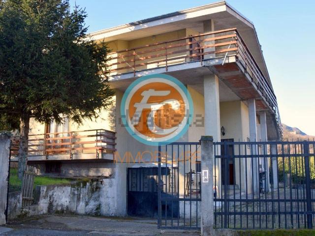 Villetta bifamiliare in vendita di 202 m² in Via Martinetti, 20