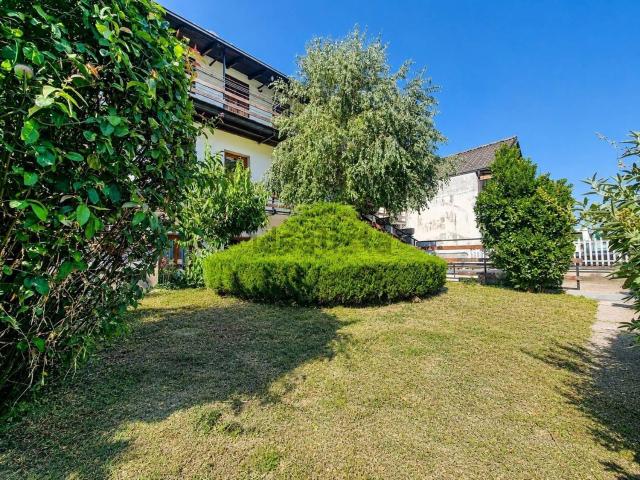Villetta bifamiliare in vendita di 202 m² in Via Nazionale, 39