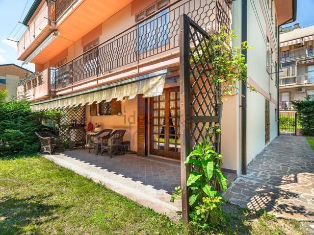 Villetta bifamiliare in vendita di 202 m² in Via Pietro Nenni, 1077