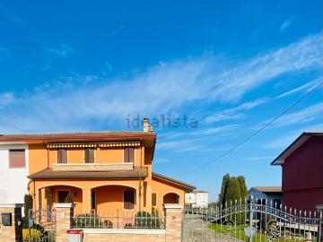 Villetta bifamiliare in vendita di 202 m² in Via Po, 3