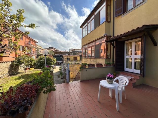 Villetta bifamiliare in vendita di 207 m² in Via Aldo Moro, 95