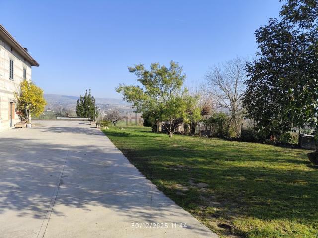 Villetta bifamiliare in vendita di 207 m² in Via dei Mercuri, 21