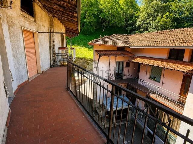 Villetta bifamiliare in vendita di 207 m² in Via Sommavilla, 16