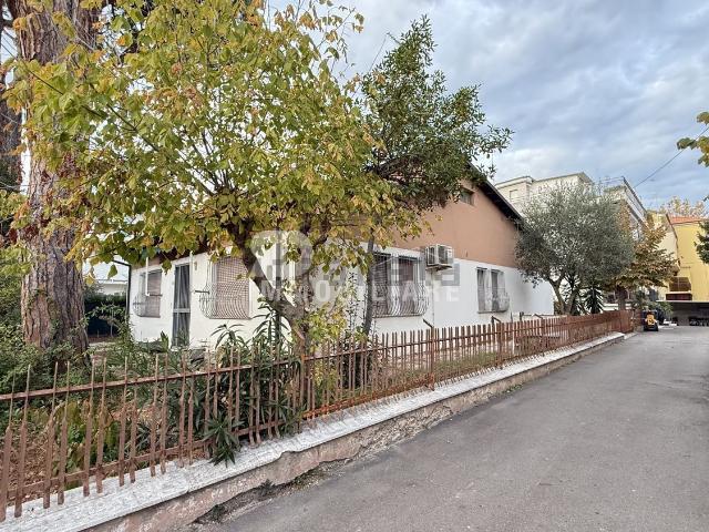 Villetta bifamiliare in vendita di 207 m² in Viale San Martino