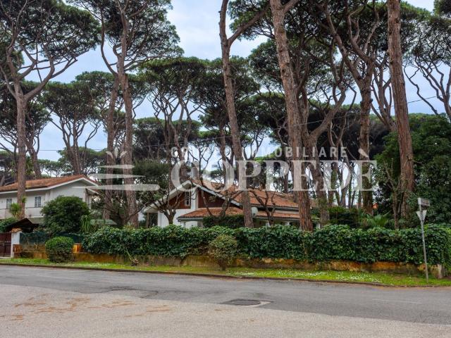 Villetta bifamiliare in vendita di 207 m² in Viale Sestri Levante, 29
