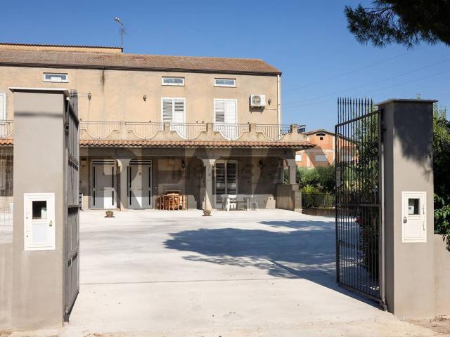 Villetta bifamiliare in vendita di 204 m² in Strada Provinciale 135, 1