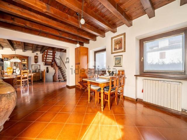Villetta bifamiliare in vendita di 204 m² in Via Belvedere, 115