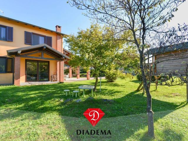 Villetta bifamiliare in vendita di 204 m² in Via Filippo Turati, 6