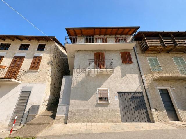 Villetta bifamiliare in vendita di 204 m² in Via Sant&apos Abbondio, 335