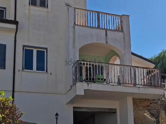 Villetta bifamiliare in vendita di 204 m² in Viale Magna Grecia, 100