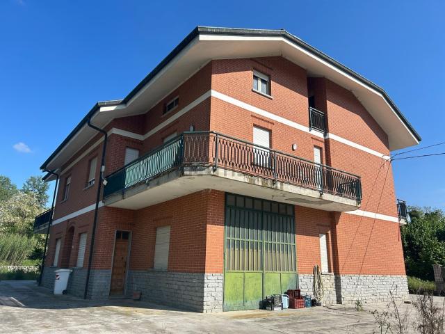 Villetta bifamiliare in vendita di 205 m² in Località Valle Tinella, 8