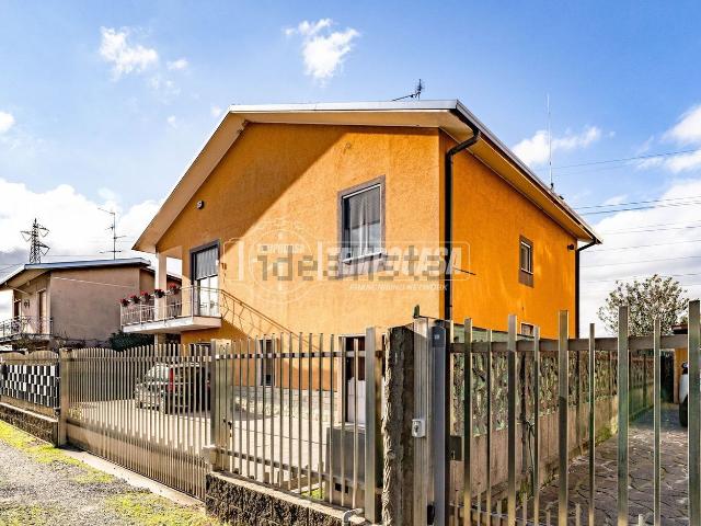 Villetta bifamiliare in vendita di 205 m² in Vicolo Boito