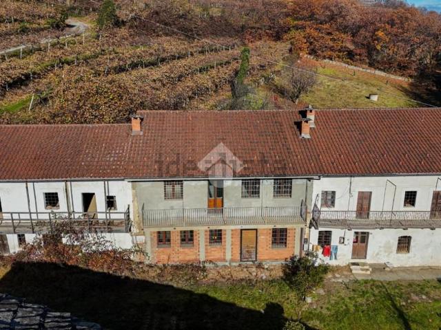 Villetta bifamiliare in vendita di 205 m² in Via Comba Nari, 16