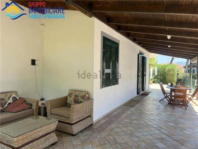 Villetta bifamiliare in vendita di 205 m² in Via degli Eucalipti