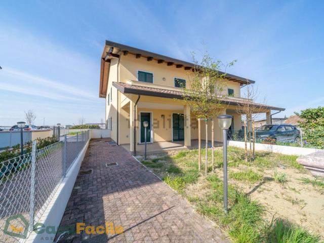 Villetta bifamiliare in vendita di 205 m² in Via Diegaro Pievesestina