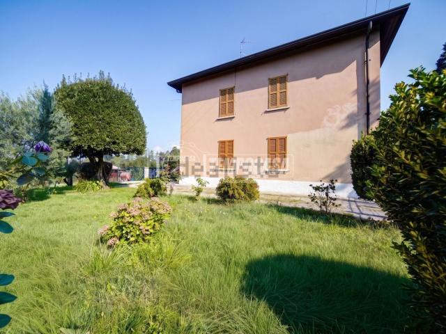 Villetta bifamiliare in vendita di 205 m² in Via Marsala