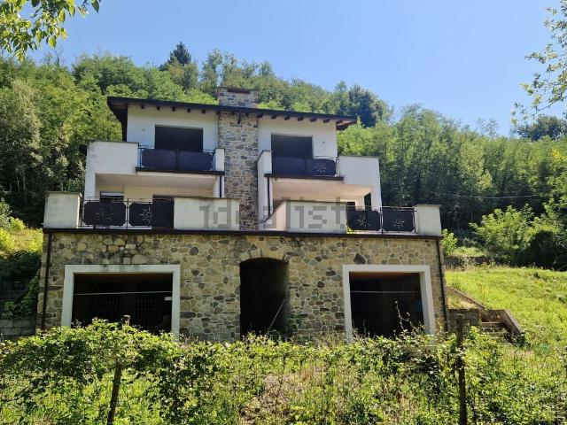 Villetta bifamiliare in vendita di 205 m² in Via Michelangelo Buonarroti, 14