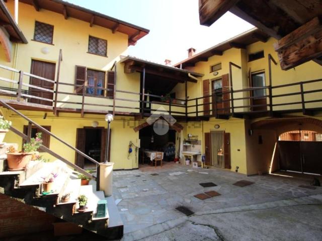 Villetta bifamiliare in vendita di 205 m² in Via Roma, 37