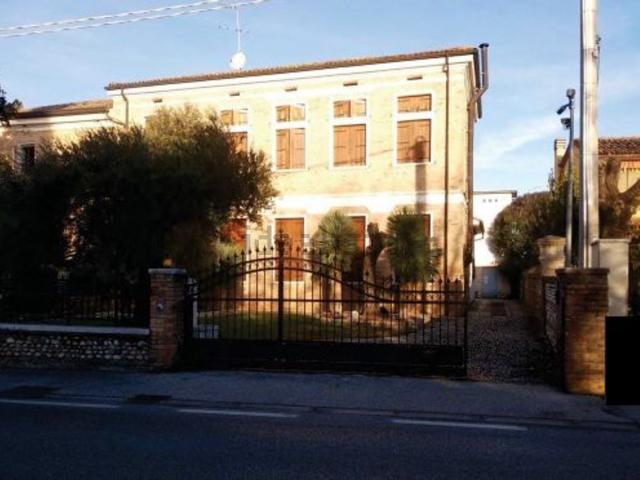 Villetta bifamiliare in vendita di 205 m² in Via San Michele, 10