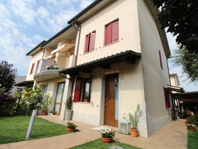 Villetta bifamiliare in vendita di 205 m²