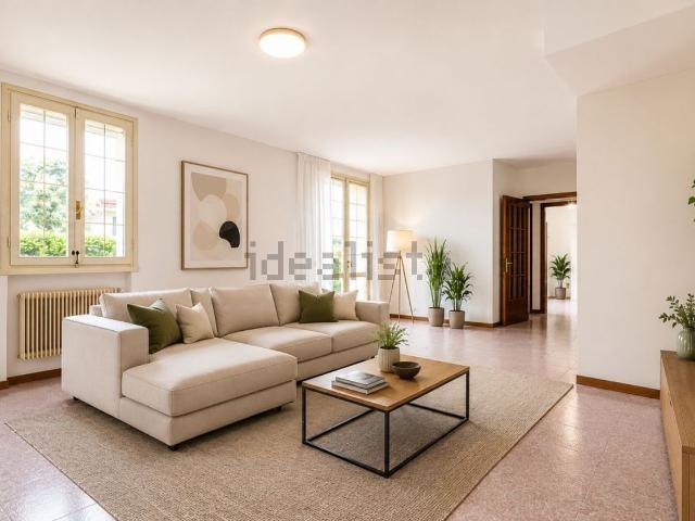 Villetta bifamiliare in vendita di 206 m² in Via Matteotti, 208