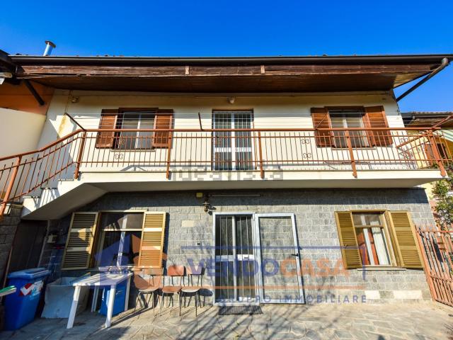 Villetta bifamiliare in vendita di 206 m² in Strada Tagliaferro, 111
