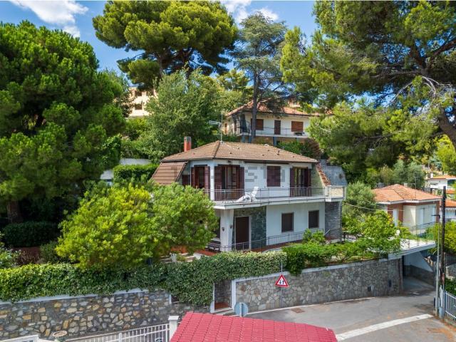 Villetta bifamiliare in vendita di 206 m² in Via della Bura, 1