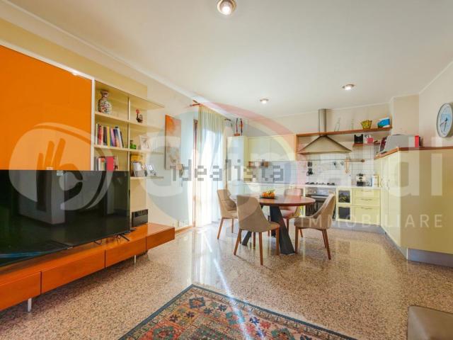 Villetta bifamiliare in vendita di 206 m² in Via Giacomo Matteotti