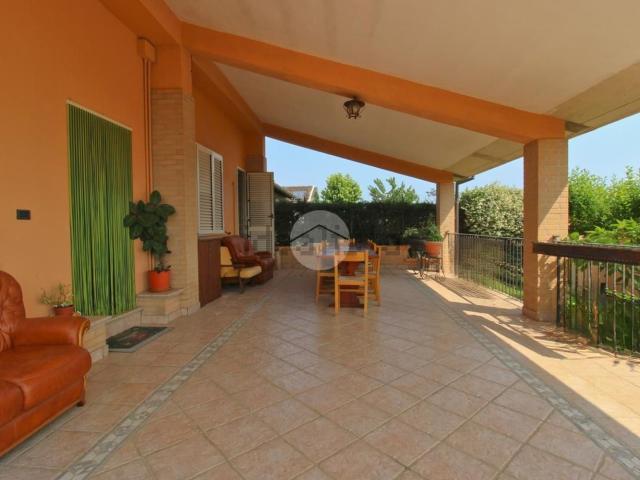 Villetta bifamiliare in vendita di 208 m² in Contrada Molino San Antimo
